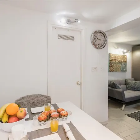 Old Town Center Studio's Apartment *