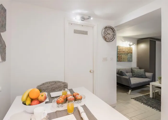 Old Town Center Studio's Apartment *