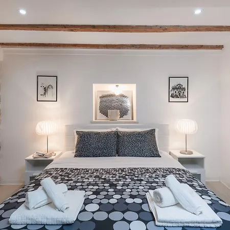 Old Town Center Studio's Apartman